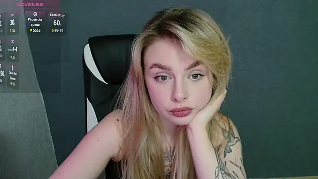 Snapshot of AngelicaHollywood chatting on October 5, 8:36 pm AngelicaHollywood online show from October 5, 8:36 pm