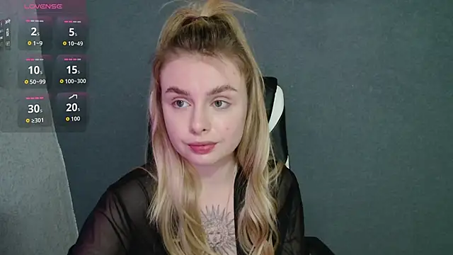 Snapshot of AngelicaHollywood chatting on October 11, 9:17 pm AngelicaHollywood online show from October 11, 9:17 pm