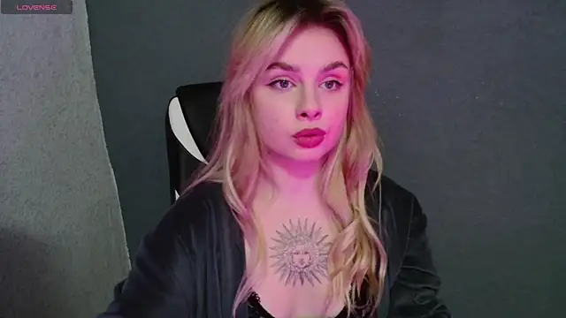 Snapshot of AngelicaHollywood chatting on October 9, 8:13 pm AngelicaHollywood online show from October 9, 8:13 pm