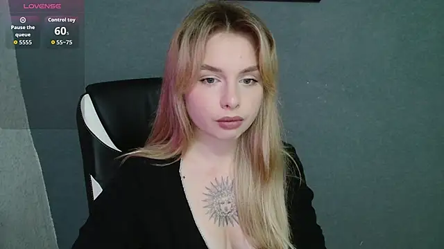 Snapshot of AngelicaHollywood chatting on October 30, 7:15 pm AngelicaHollywood online show from October 30, 7:15 pm