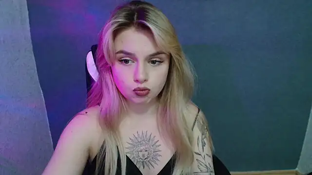 Snapshot of AngelicaHollywood chatting on September 20, 9:46 pm AngelicaHollywood online show from September 20, 9:46 pm