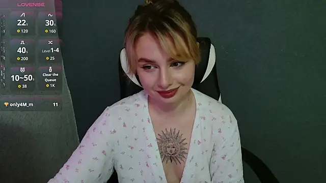 Snapshot of AngelicaHollywood chatting on October 10, 9:09 pm AngelicaHollywood online show from October 10, 9:09 pm