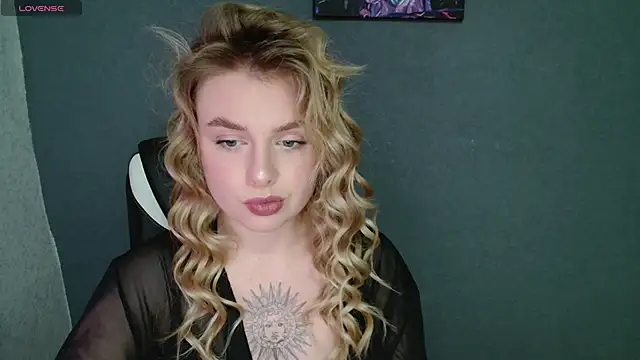 Snapshot of AngelicaHollywood chatting on October 26, 8:15 pm AngelicaHollywood online show from October 26, 8:15 pm