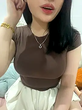 Snapshot of Beiiu_18 chatting on October 31, 9:30 pm Beiiu 18 online show from October 31, 9:30 pm