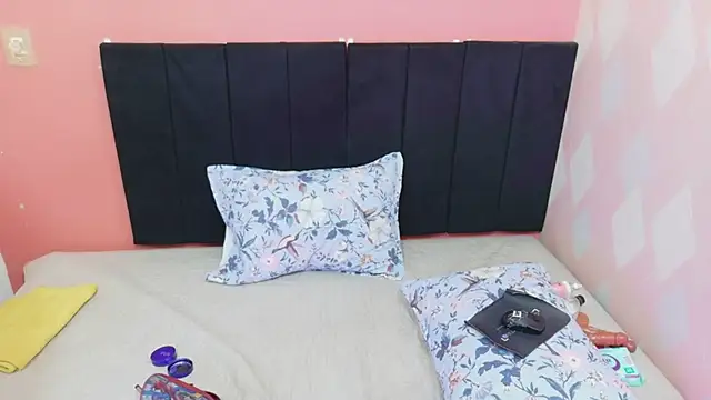 curvybrunnett online show from April 9, 12:10 pm