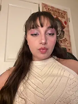 Snapshot of CharmingMaddie chatting on October 10, 2:49 am CharmingMaddie online show from October 10, 2:49 am