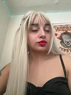 Snapshot of CharmingMaddie chatting on October 28, 4:35 pm CharmingMaddie online show from October 28, 4:35 pm