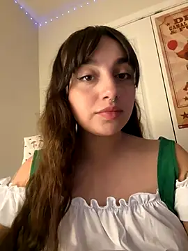 Snapshot of CharmingMaddie chatting on September 22, 4:22 am CharmingMaddie online show from September 22, 4:22 am