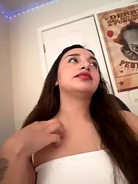 Snapshot of CharmingMaddie chatting on October 26, 4:13 pm CharmingMaddie online show from October 26, 4:13 pm