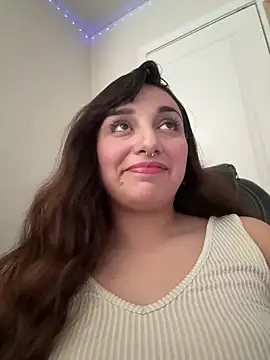 Snapshot of CharmingMaddie chatting on October 25, 3:52 pm CharmingMaddie online show from October 25, 3:52 pm