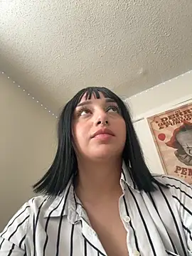 Snapshot of CharmingMaddie chatting on October 27, 4:13 pm CharmingMaddie online show from October 27, 4:13 pm