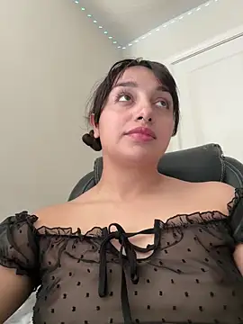 Snapshot of CharmingMaddie chatting on October 21, 2:43 pm CharmingMaddie online show from October 21, 2:43 pm