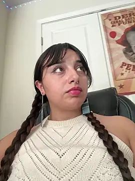 Snapshot of CharmingMaddie chatting on October 31, 5:17 pm CharmingMaddie online show from October 31, 5:17 pm