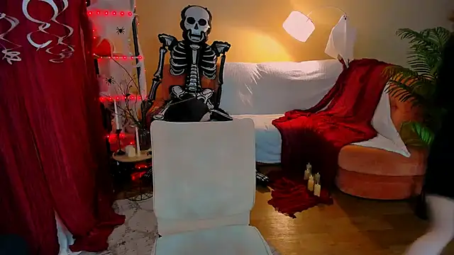 ChristinaConteeree online show from October 29, 7:38 pm