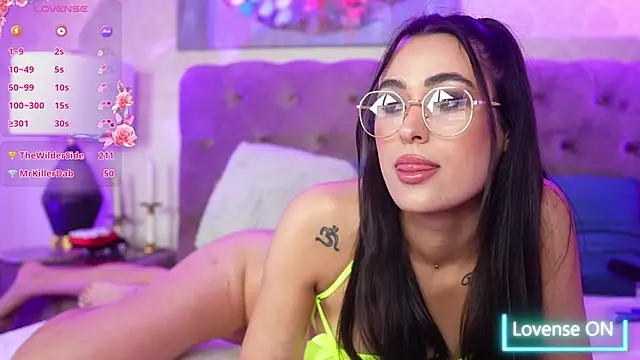 Snapshot of Pretty_Lia_ chatting on October 29, 5:23 am Pretty Lia online show from October 29, 5:23 am