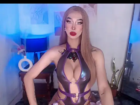 Snapshot of SexyhotasianKendra chatting on October 13, 12:02 am SexyhotasianKendra online show from October 13, 12:02 am