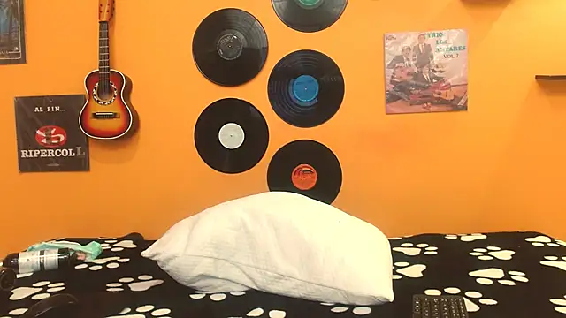 Snapshot of meisevil77 chatting on September 28, 2:51 am meisevil77 online show from September 28, 2:51 am