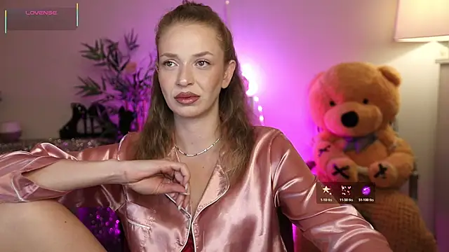 NovaHollisx online show from April 8, 4:47 am