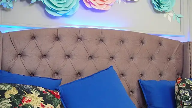 JenniferLovve online show from October 15, 5:21 am