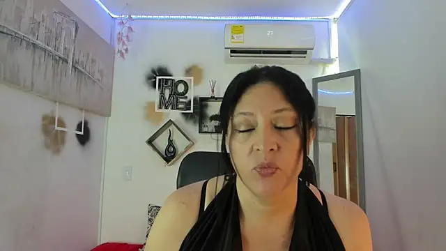 Snapshot of tatiana_sofiaa chatting on October 20, 1:36 pm tatiana sofiaa online show from October 20, 1:36 pm