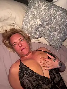 SvenskMILF online show from May 8, 8:39 am