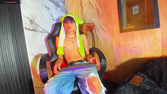 spicy adonhis online show from September 25, 12:37 pm