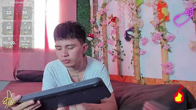 spicy adonhis online show from October 13, 1:36 pm