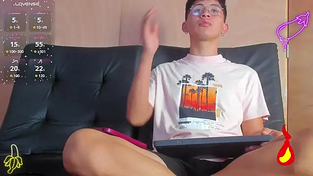 spicy adonhis online show from October 17, 12:52 pm