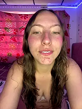 Snapshot of Tiara_19 chatting on October 14, 5:26 pm Tiara 19 online show from October 14, 5:26 pm