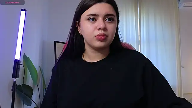 courtneyk  online show from October 3, 2:00 pm