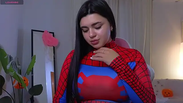 courtneyk  online show from October 31, 2:54 pm