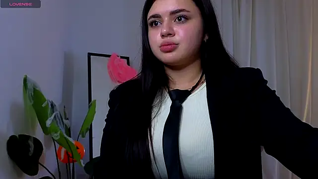 courtneyk  online show from November 1, 3:05 pm