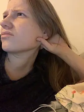 Leya F online show from September 13, 7:33 pm