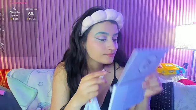 HollyHill  online show from October 10, 12:10 pm