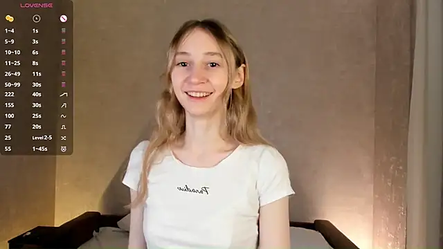 Snapshot of BeatrixHiett chatting on October 8, 3:44 am BeatrixHiett online show from October 8, 3:44 am