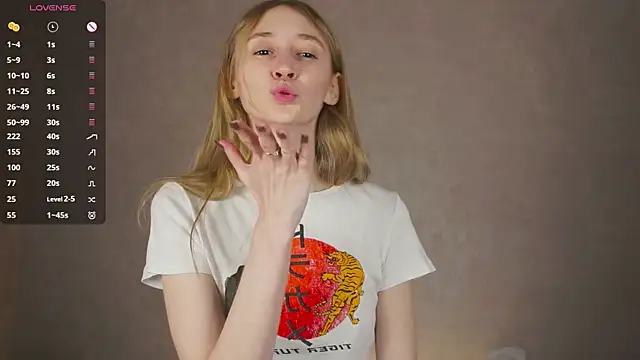 Snapshot of BeatrixHiett chatting on September 20, 4:22 am BeatrixHiett online show from September 20, 4:22 am