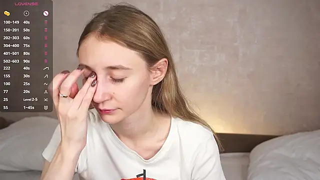 Snapshot of BeatrixHiett chatting on September 21, 4:22 am BeatrixHiett online show from September 21, 4:22 am