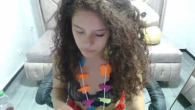 Snapshot of Velvet_Moon_V chatting on October 31, 1:59 pm Velvet Moon V online show from October 31, 1:59 pm