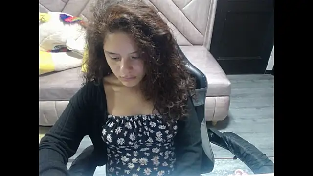 Snapshot of Velvet_Moon_V chatting on October 17, 1:25 pm Velvet Moon V online show from October 17, 1:25 pm