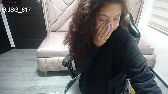 Snapshot of Velvet_Moon_V chatting on October 13, 1:03 pm Velvet Moon V online show from October 13, 1:03 pm