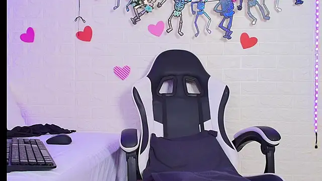 Snapshot of naomi_diamond_ chatting on October 31, 3:16 pm naomi diamond online show from October 31, 3:16 pm