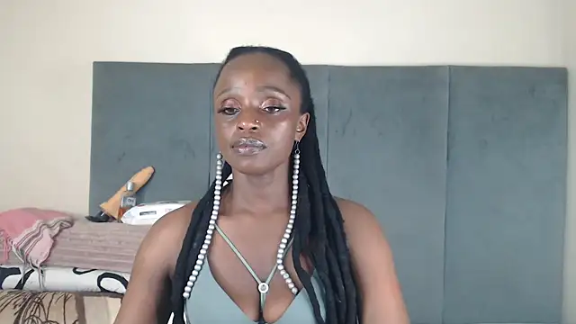 Snapshot of Jah-Queen chatting on September 17, 5:55 pm Jah-Queen online show from September 17, 5:55 pm