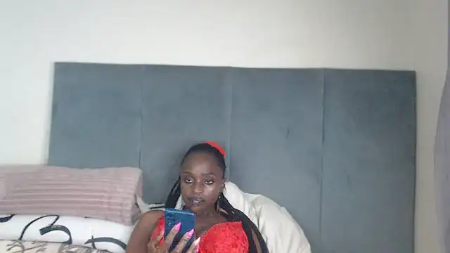 Snapshot of Jah-Queen chatting on October 28, 6:03 pm Jah-Queen online show from October 28, 6:03 pm