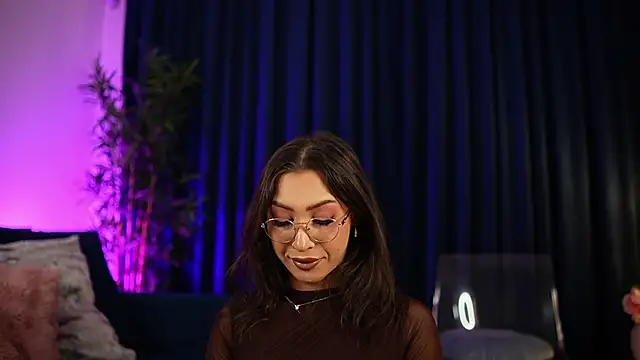  ChloeLee  online show from November 20, 5:30 am