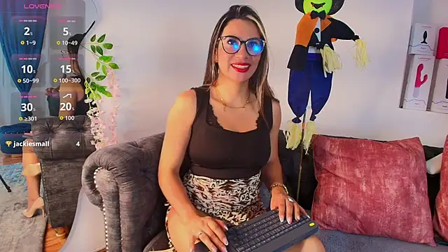 Snapshot of may_wood chatting on October 23, 12:11 pm may wood online show from October 23, 12:11 pm