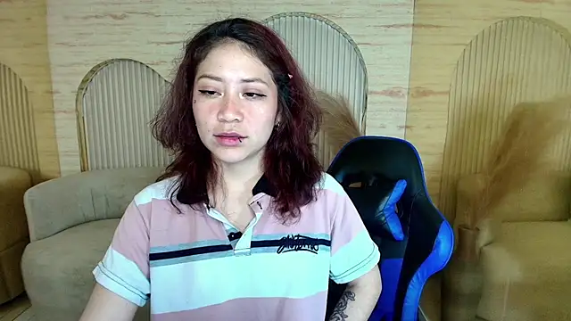 Snapshot of valentina_r_ chatting on October 18, 4:15 am valentina r online show from October 18, 4:15 am