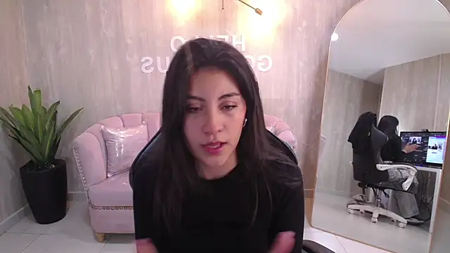 Zoe Blaze A online show from September 19, 1:10 pm