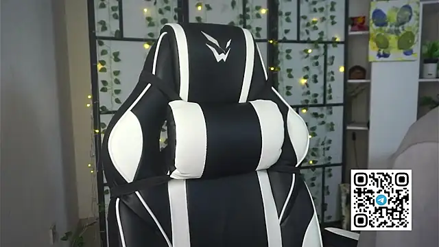 Snapshot of BereniceBattersby chatting on October 2, 8:47 pm BereniceBattersby online show from October 2, 8:47 pm