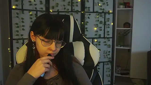 Snapshot of BereniceBattersby chatting on October 5, 8:25 pm BereniceBattersby online show from October 5, 8:25 pm