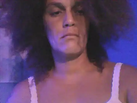 Snapshot of sarahkat86 chatting on October 6, 1:33 am sarahkat86 online show from October 6, 1:33 am